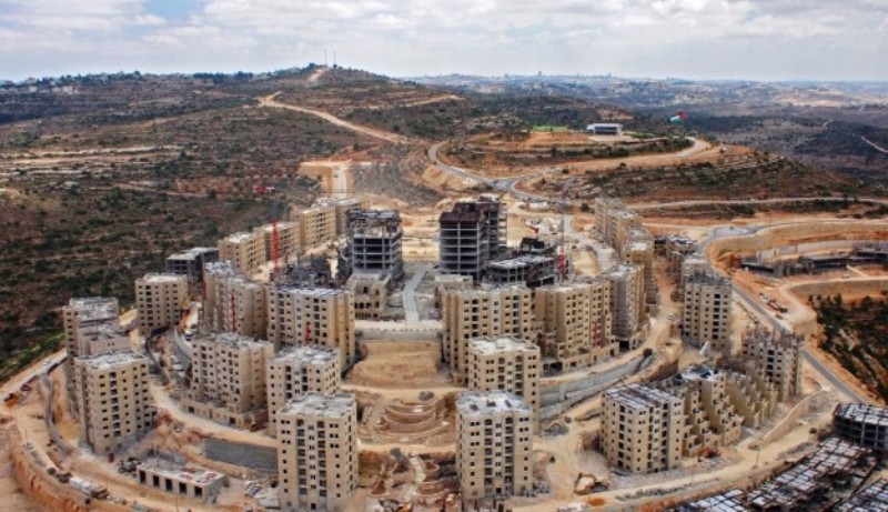 من راشق حجارة وهو صغير الى بان للمدن وهو كبير