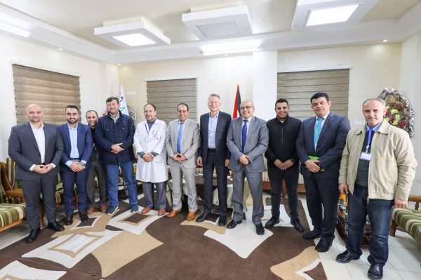 مجمع الشفاء الطبي يستقبل بشار المصري